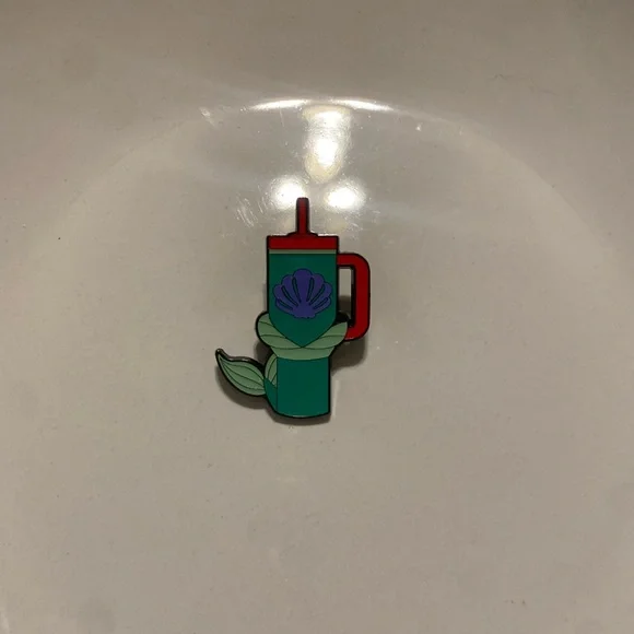 Disney Princess mystery pin tumbler “Little Mermaid” Ariel - Picture 4 of 7